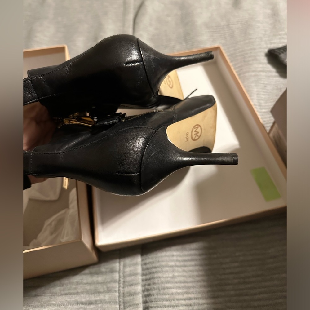 Michael Kors size 9.5 booties breña lace up bootie